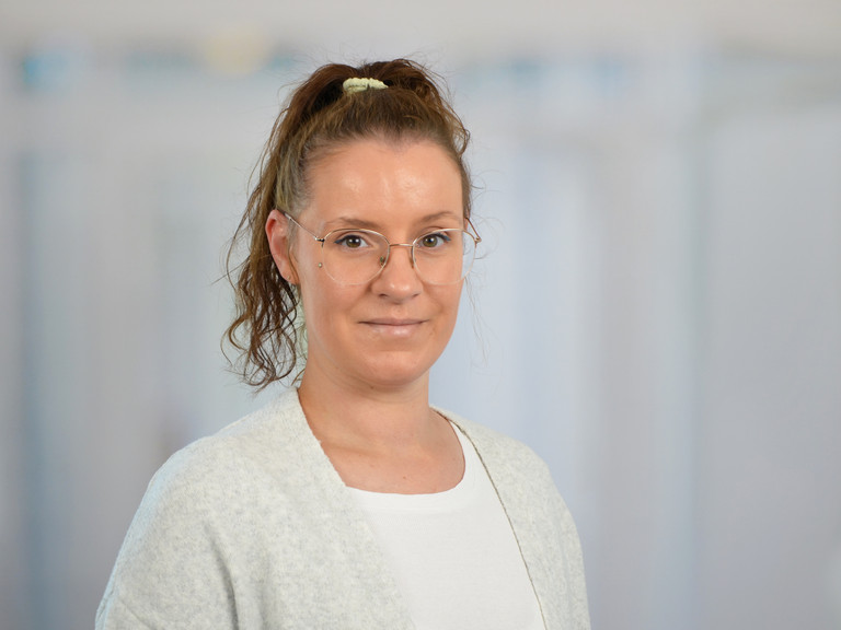 Portraitfoto Franziska Völz, Pflegedienstleiterin Feierabendhaus Volksdorf, Hamburg