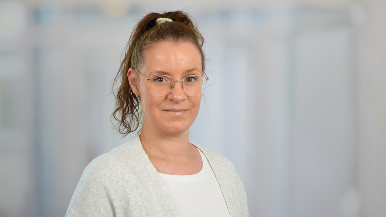 Portraitfoto Franziska Völz, Pflegedienstleiterin Feierabendhaus Volksdorf, Hamburg