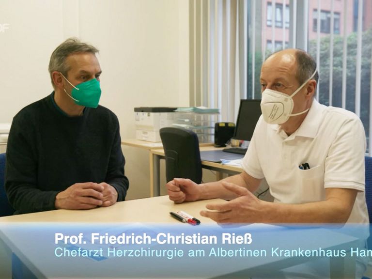 Albertinen Herz- und Gefäßzentrum - Nachricht - Video-Tipp: Das Herz, Motor des Lebens - ZDFzeit - Prof. Dr. Friedrich Rieß mit Patient - Bypassoperation