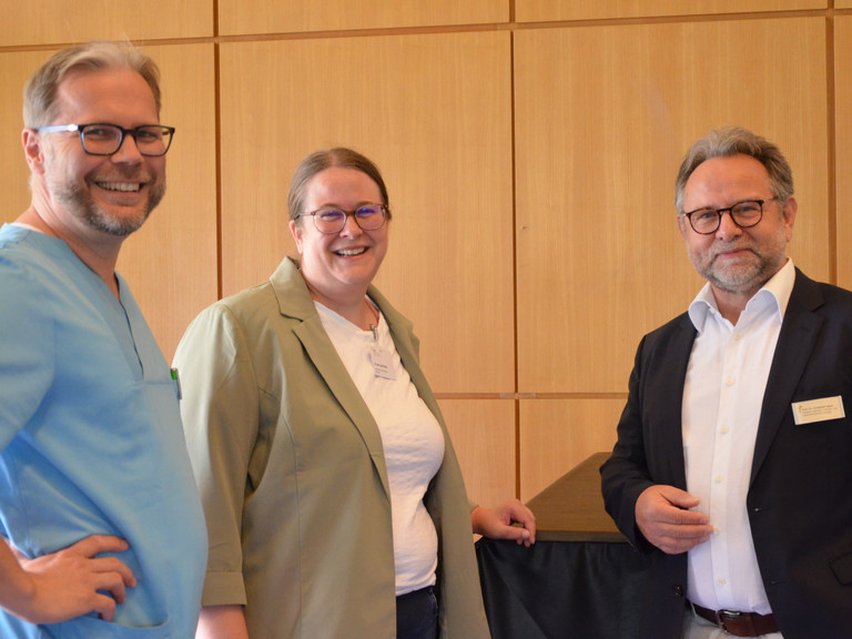 Prof. Dr. med. Matthias Grünewald, Dr. med. Saskia Otte und Prof. Dr. med. Christoph Isbert (F.E.B.S.) beim 10. Amalie Tag der Hausärztinnen und -ärzte im Evangelischen Amalie Sieveking Krankenhaus in Hamburg-Volksdorf